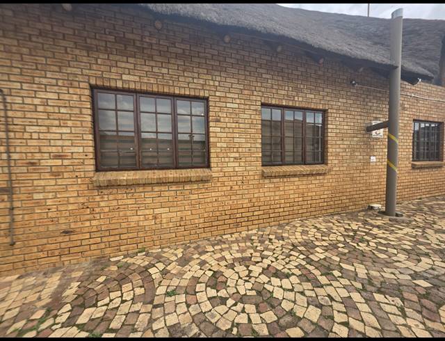 1,502M² RESTAURANT FOR SALE IN VAALPARK